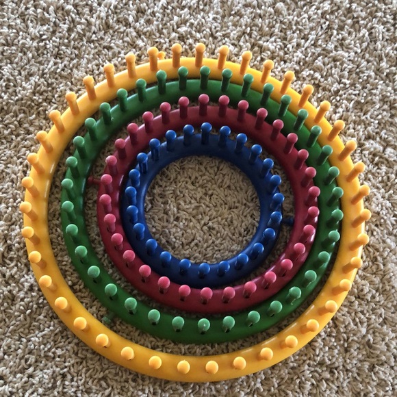 Knifty Knitter knitting loom set in carrying case 4 sizes with instructions - Picture 3 of 6